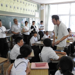 豊川・一宮西部小教員 中学校で英語授業を参観