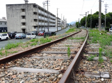 現在は日本車輌製造の専用線として残る旧西豊川支線=豊川市西豊町で