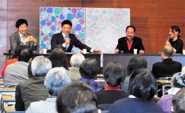 豊橋の文化について意見を交わす(左から)菊地氏、関氏、松井氏=アイプラザ豊橋で