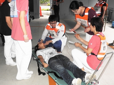 昨年、豊川市民病院で行われた、地震を想定したトリアージ訓練