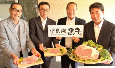 「伊良湖黒牛の会」の高木さん、菰田さん、河合さん、渡辺さん(左から)=休暇村伊良湖で