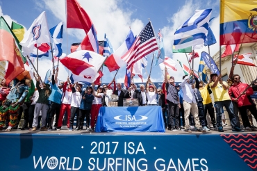 ビアリッツで開催されたワールドサーフィンゲームスの開会式 (C)国際サーフィン連盟
