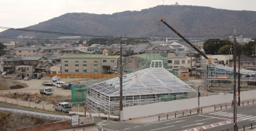 三河田原駅前で進む商業施設の建設工事=同駅近くで
