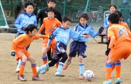 豊橋でサッカー5年生大会「愛大学長杯」