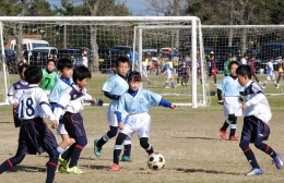 少年サッカー「アゼリアカップ3年生大会」開幕