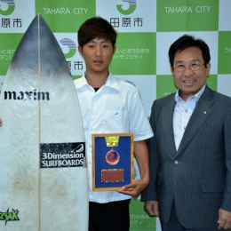 福江高の中村さん 全日本級別サーフィンで3位