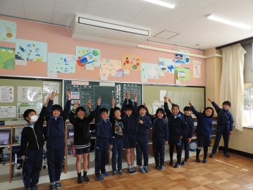 豊川市内で最初に普通教室にエアコンが設置された萩小学校