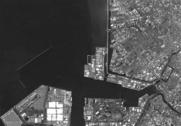 画像単位で取得したASTER-VNIRデータと豊橋市の神野新田を中心に一部を拡大した様子(NASA/METI/AIST/JSS ASTER提供)
