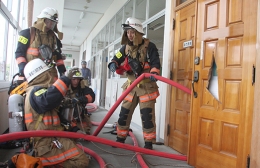 新城市役所旧庁舎で消防訓練始まる