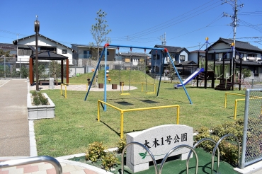 遊具などが整備された大木1号公園=豊川市大木町で