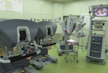 豊橋市民病院が使っている手術支援ロボット(市提供)