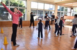 豊川特別支援学校でラジオ体操表彰とレッスン