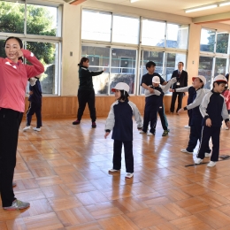 豊川特別支援学校でラジオ体操表彰とレッスン