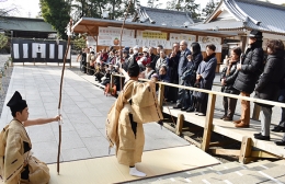 砥鹿神社で弓始祭