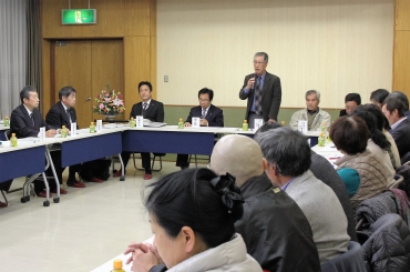高松、赤羽根、若戸地区と市が意見交換した懇談会=高松市民館で