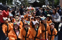 豊川稲荷春季大祭で子ども神輿