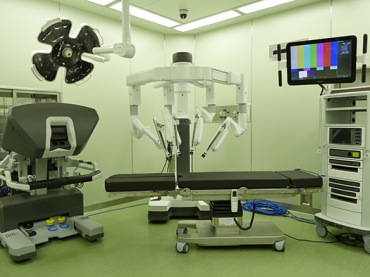 導入した手術支援ロボットシステム「ダヴィンチ」(蒲郡市民病院提供)