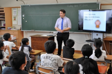 全国でも先進的な小学校の英語教育=田原市中部小学校で
