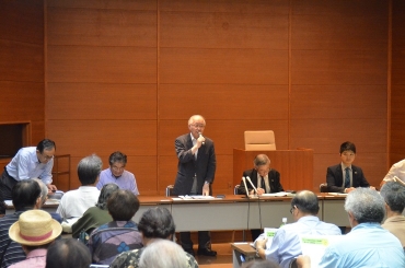控訴審判決の直後に行われた原告団、弁護団の説明会=名古屋市内で