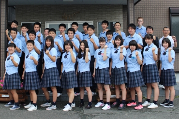インターハイなどに出場する桜丘高校の生徒ら=東愛知新聞社で