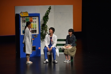 小坂井高校演劇部の「暇つぶしの一コマ」=プラットで