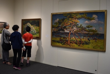 「海辺の松」などの風景画を中心とした島田の作品=桜ヶ丘ミュージアムで