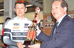金子選手がプロ自転車競技大会で19連覇