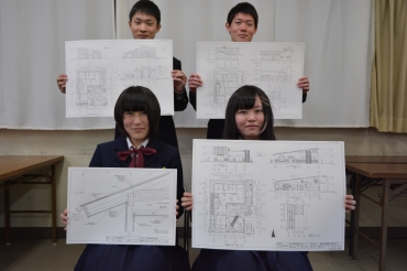 「第35回全国高校生建築製図コンクール」で入賞した(下段左から)山本さん、牧野さん(上段左から)水野さん、星野さん=豊橋工業高校で