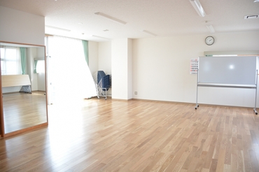和室を改修したフローリングの多目的室=豊橋市吉田方地区市民館で