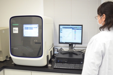 新型コロナウイルス感染の有無を調べるPCR検査の装置=豊橋市保健所・保健センターで