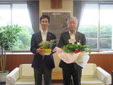 有野、金田の両副市長(左から)