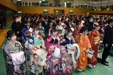 今年1月の豊川市成人祝賀会。来年1月は全出席者が一堂に会する式典はできない