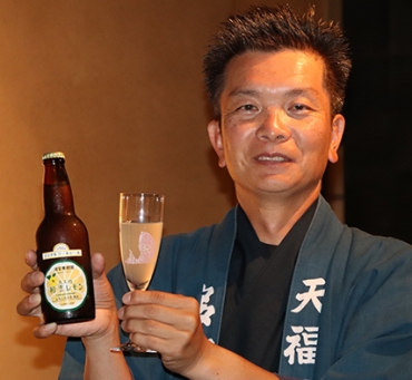 新メニューにも加わる「初恋レモン・ノンアルコールビール」=松葉町の「魚貝三昧げん屋」で