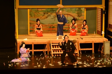 12年ぶりに上演の「假名手本忠臣蔵七段目 祇園一力茶屋の場」=穂の国とよはし芸術劇場で