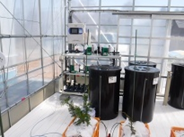 灌水制御盤と液体肥料