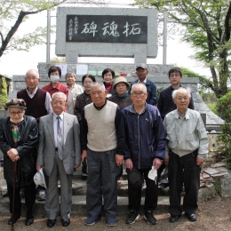 「拓魂碑」建立50年 新城で慰霊の会