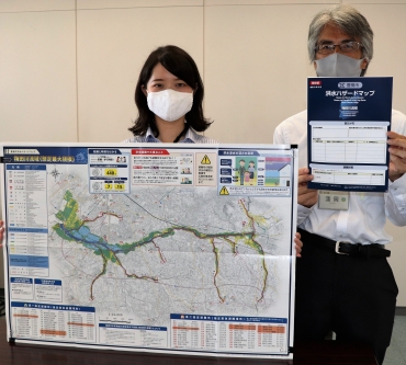 11年ぶりに改訂した梅田川の洪水ハザードマップ=市役所で