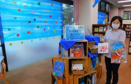 「海の中」に模様替え 豊橋市中央図書館児童室