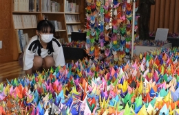 豊川海軍工廠平和公園に「平和の折り鶴」