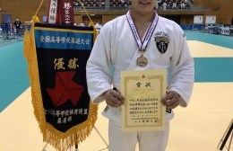 高校総体男子柔道100㌔超級で優勝 桜丘3年の笠井選手