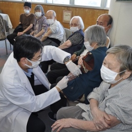 一誠福祉会施設で高齢者インフルエンザワクチン接種
